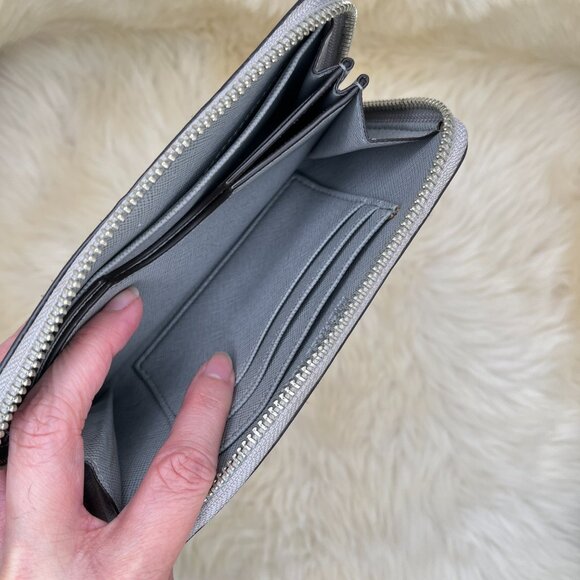 Michael Kors Medium Snakeskin-Style Wallet with Silver Hardware GUC - Picture 8 of 8